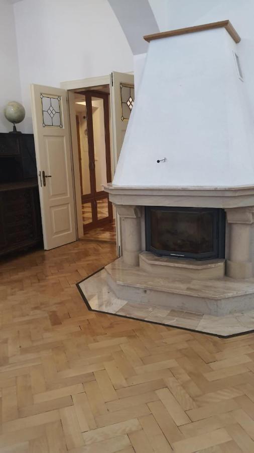 Private Room In Shared Luxurious Palace Like Apartment With 2 Bathrooms Including Whirlpool And Virtual Reality براغ المظهر الخارجي الصورة