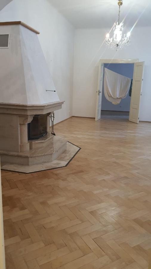 Private Room In Shared Luxurious Palace Like Apartment With 2 Bathrooms Including Whirlpool And Virtual Reality براغ المظهر الخارجي الصورة