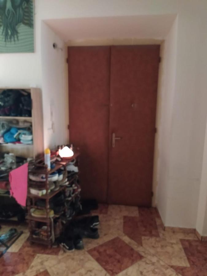 Private Room In Shared Luxurious Palace Like Apartment With 2 Bathrooms Including Whirlpool And Virtual Reality براغ المظهر الخارجي الصورة
