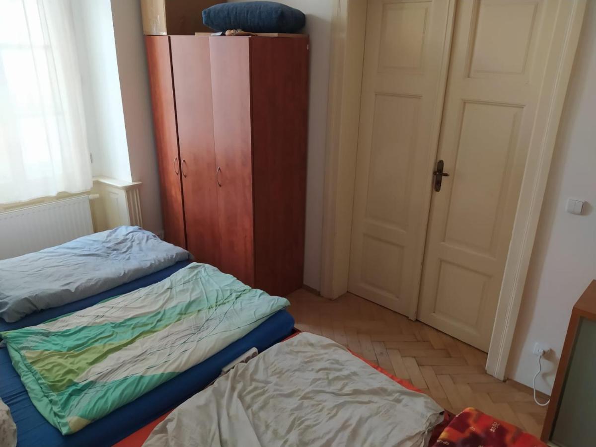 Private Room In Shared Luxurious Palace Like Apartment With 2 Bathrooms Including Whirlpool And Virtual Reality براغ المظهر الخارجي الصورة